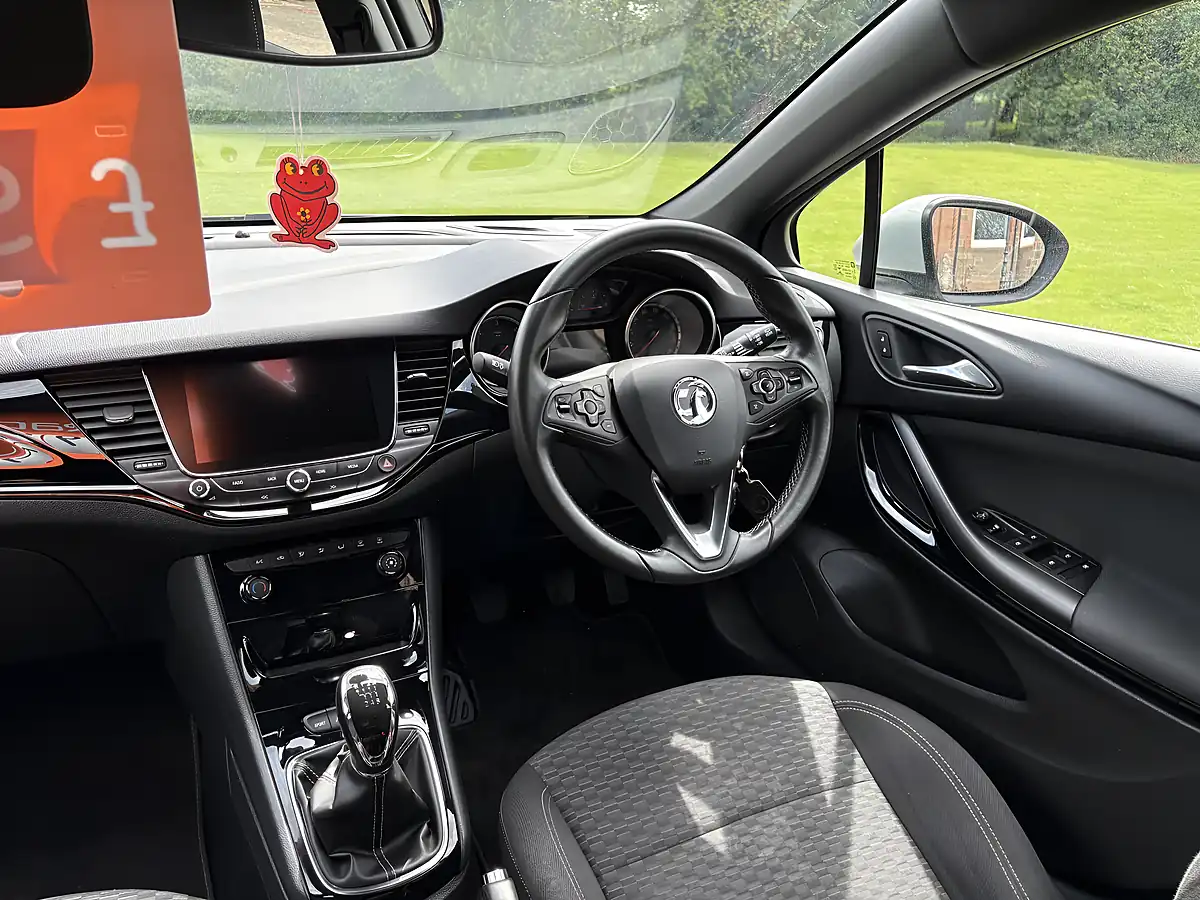 Used 2017 Vauxhall Astra Sri Vx Line Nav Silver - Interior and Exterior details 14