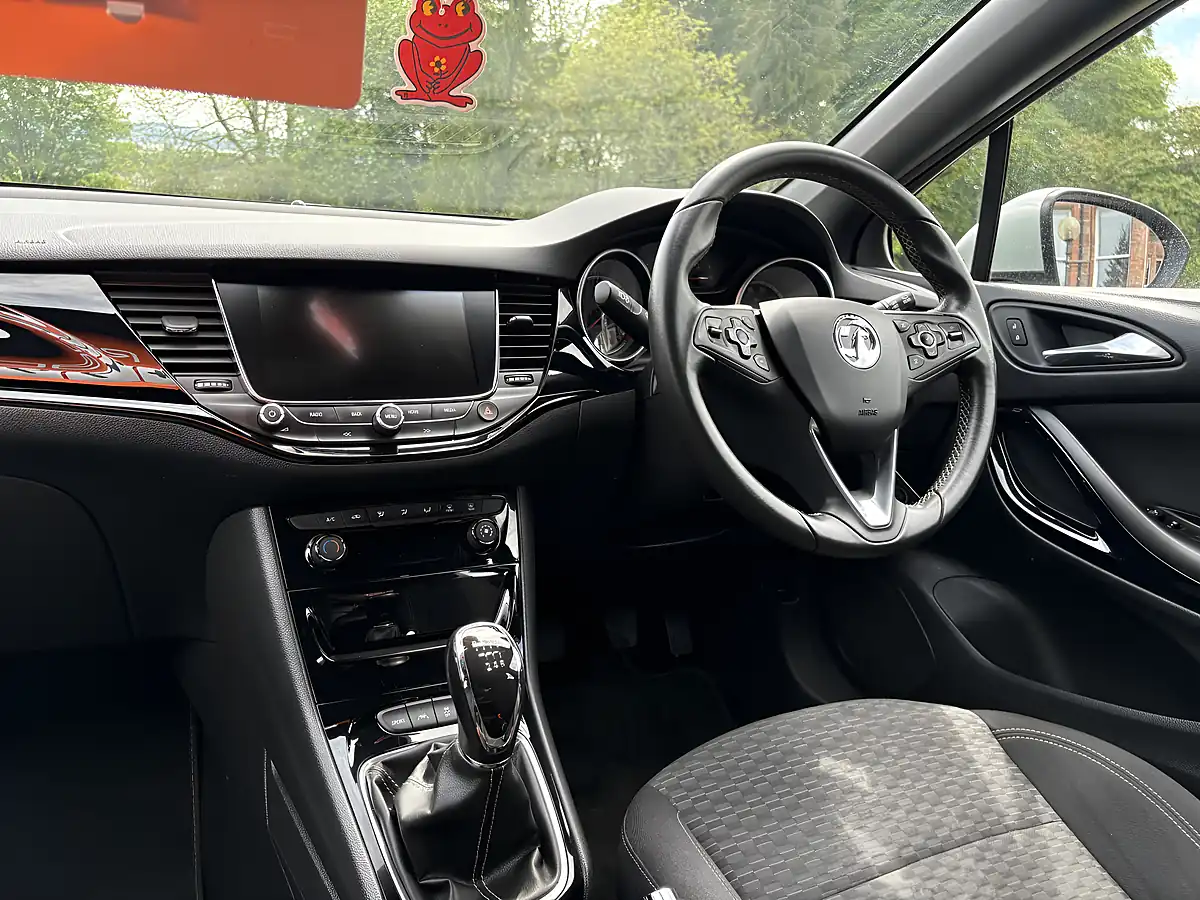 Used 2017 Vauxhall Astra Sri Vx Line Nav Silver - Interior and Exterior details 15
