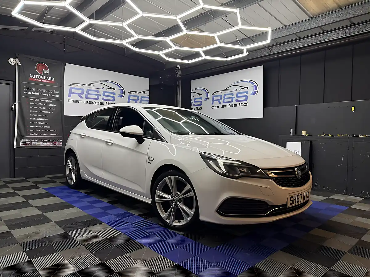 Used 2017 Vauxhall Astra Sri Vx Line Nav White - Front View