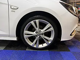 Used 2017 Vauxhall Astra Sri Vx Line Nav White - Interior and Exterior details 10
