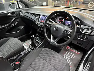 Used 2017 Vauxhall Astra Sri Vx Line Nav White - Interior and Exterior details 14