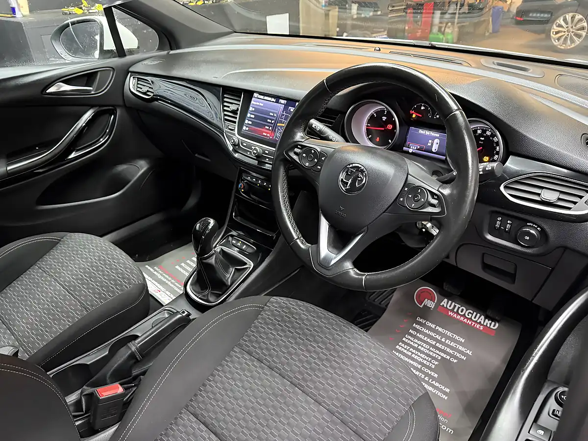Used 2017 Vauxhall Astra Sri Vx Line Nav White - Interior and Exterior details 14