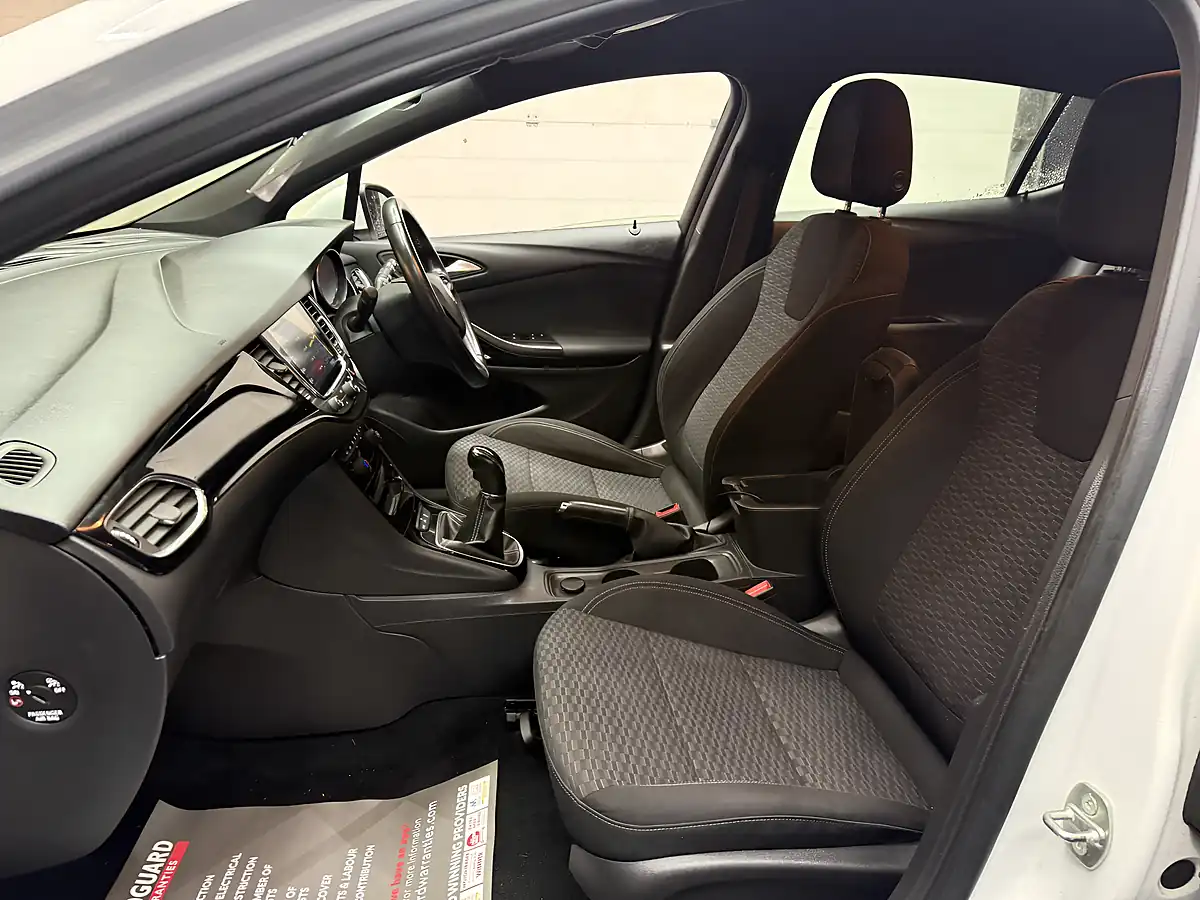Used 2017 Vauxhall Astra Sri Vx Line Nav White - Interior and Exterior details 16