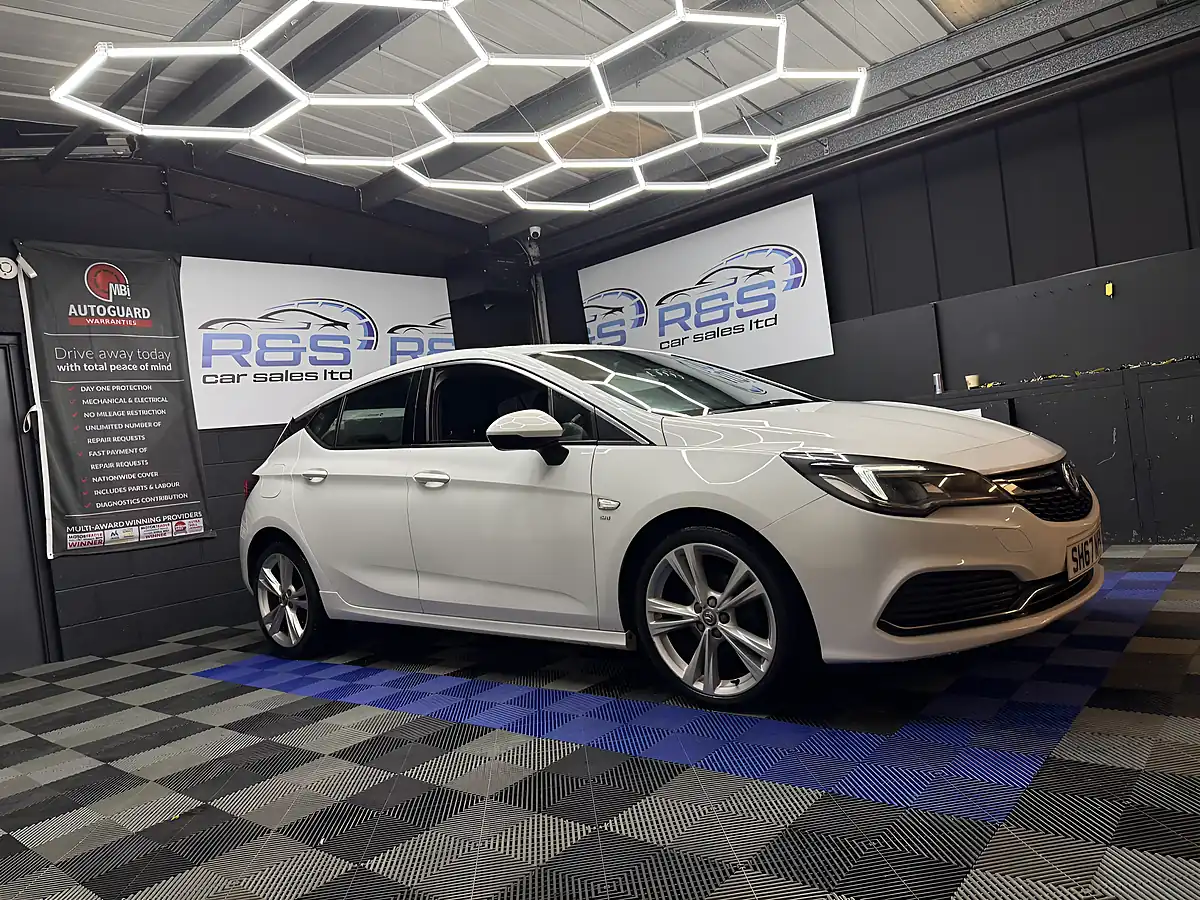 Used 2017 Vauxhall Astra Sri Vx Line Nav White - Interior and Exterior details 3