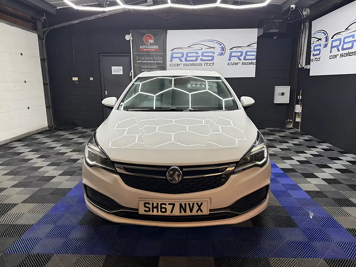 Used 2017 Vauxhall Astra Sri Vx Line Nav White - Interior and Exterior details 4