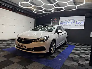 Used 2017 Vauxhall Astra Sri Vx Line Nav White - Interior and Exterior details 5