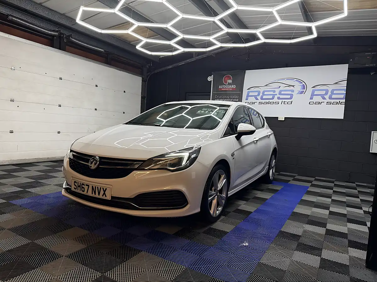 Used 2017 Vauxhall Astra Sri Vx Line Nav White - Interior and Exterior details 5