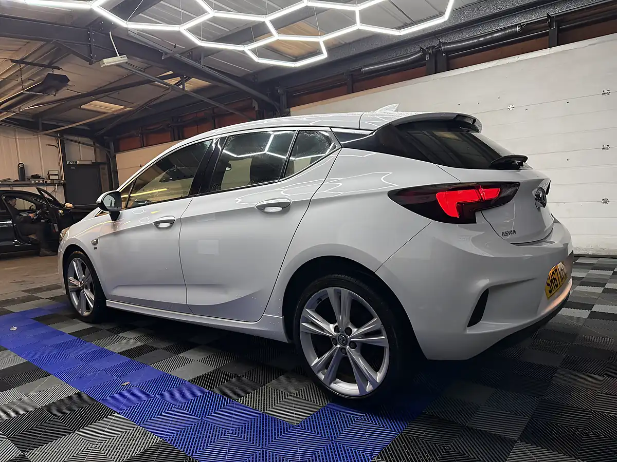 Used 2017 Vauxhall Astra Sri Vx Line Nav White - Interior and Exterior details 8