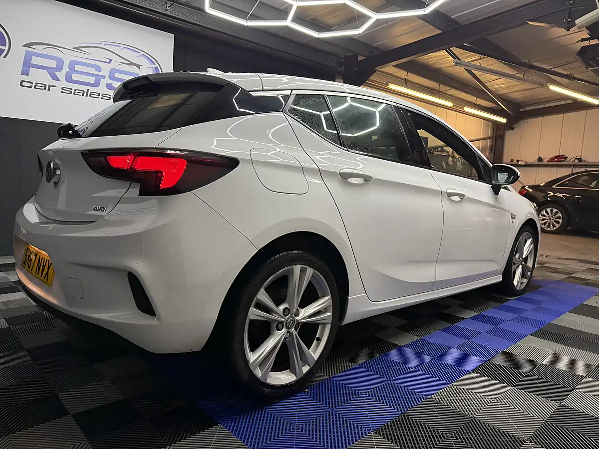 Used 2017 Vauxhall Astra Sri Vx Line Nav White - Interior and Exterior details 9