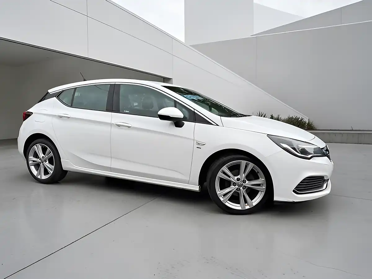 Used 2017 Vauxhall Astra Sri Vx Line Nav White - Front View