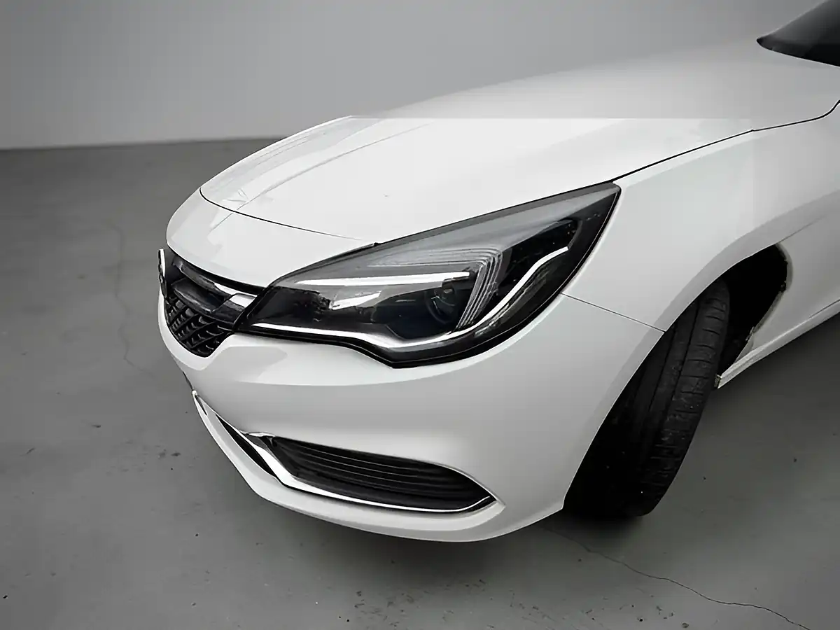 Used 2017 Vauxhall Astra Sri Vx Line Nav White - Interior and Exterior details 11