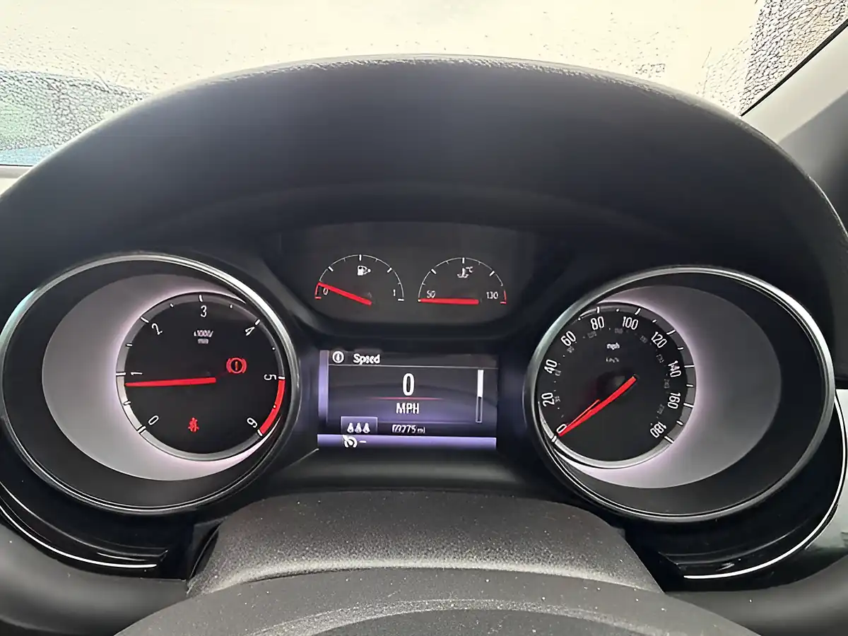 Used 2017 Vauxhall Astra Sri Vx Line Nav White - Interior and Exterior details 18