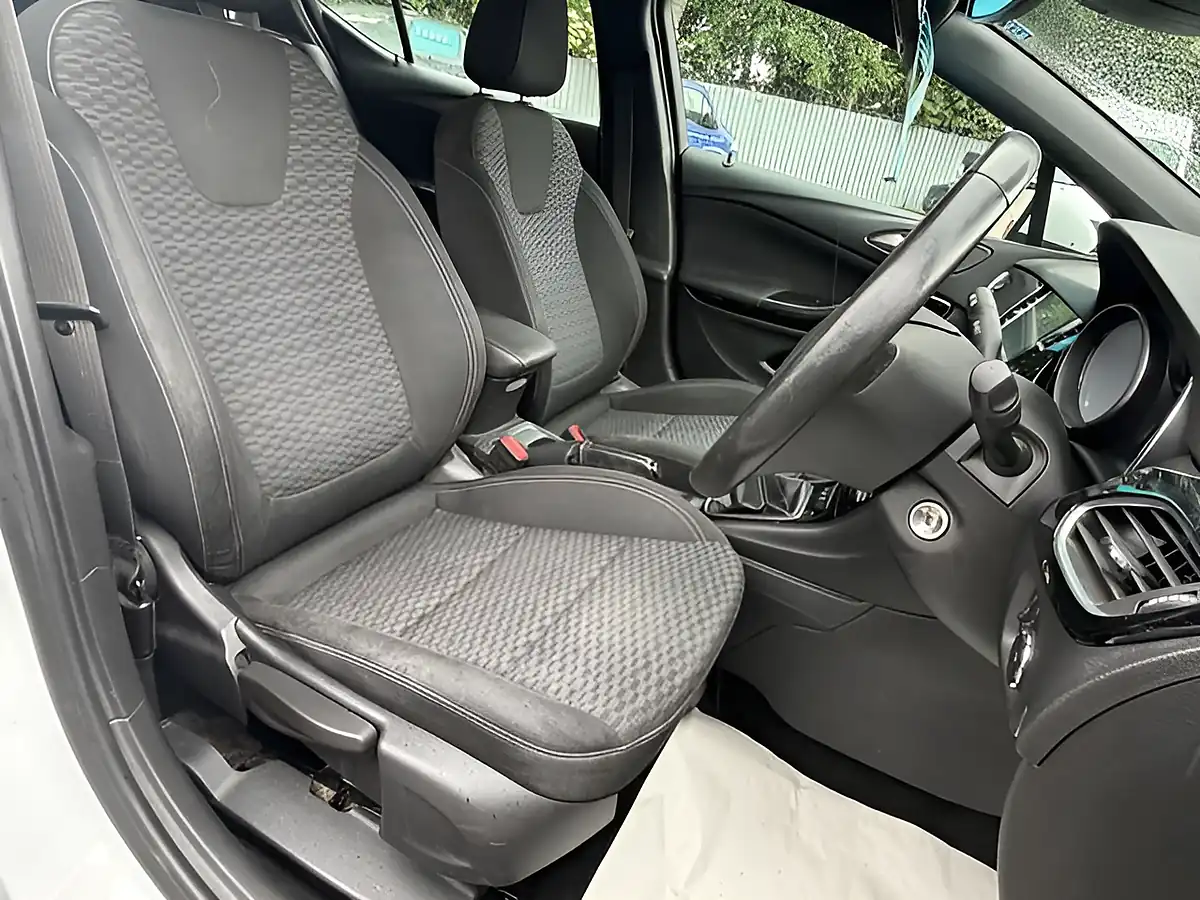 Used 2017 Vauxhall Astra Sri Vx Line Nav White - Interior and Exterior details 19
