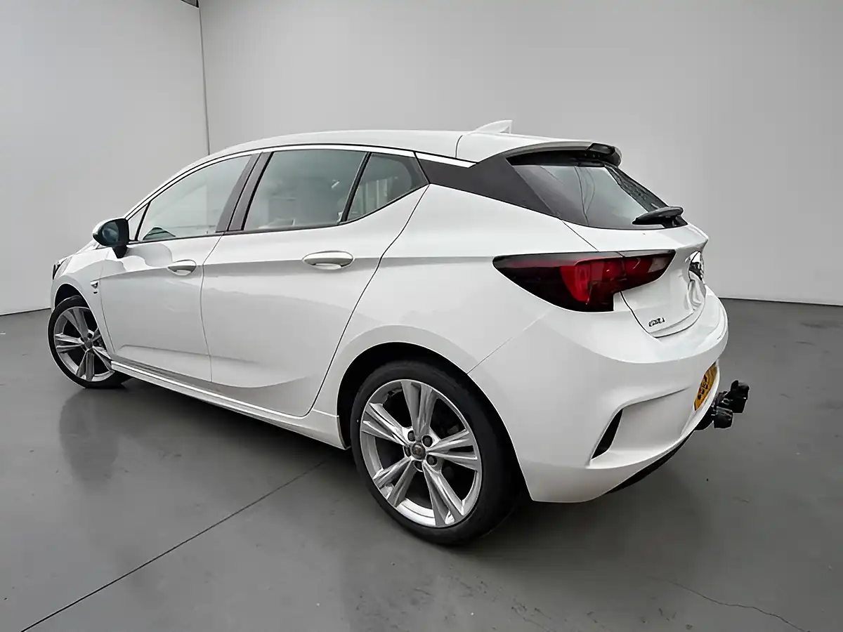 Used 2017 Vauxhall Astra Sri Vx Line Nav White - Interior and Exterior details 3
