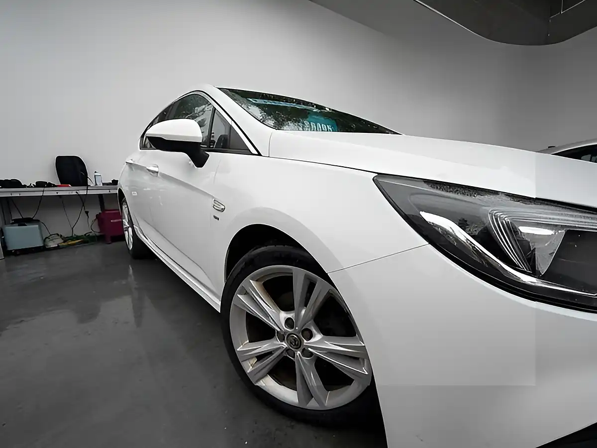 Used 2017 Vauxhall Astra Sri Vx Line Nav White - Interior and Exterior details 7