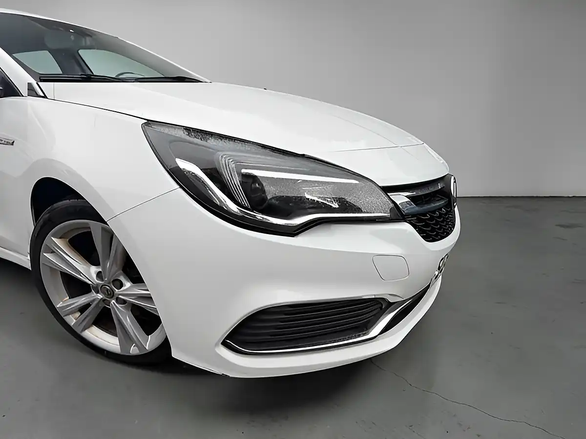 Used 2017 Vauxhall Astra Sri Vx Line Nav White - Interior and Exterior details 9