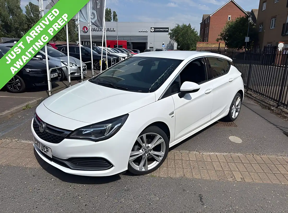 Used 2017 Vauxhall Astra Sri Vx Line White - Front View