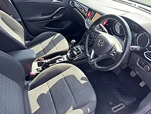 Used 2017 Vauxhall Astra Sri Vx Line White - Interior and Exterior details 5