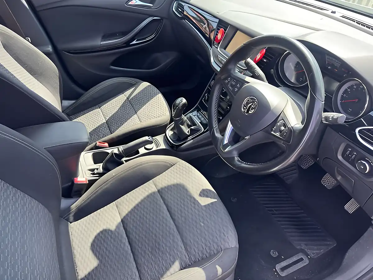 Used 2017 Vauxhall Astra Sri Vx Line White - Interior and Exterior details 5