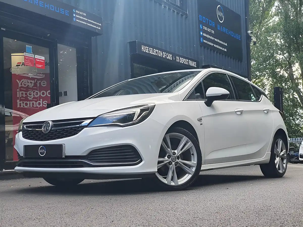 Used 2017 Vauxhall Astra Sri Vx Line White - Front View