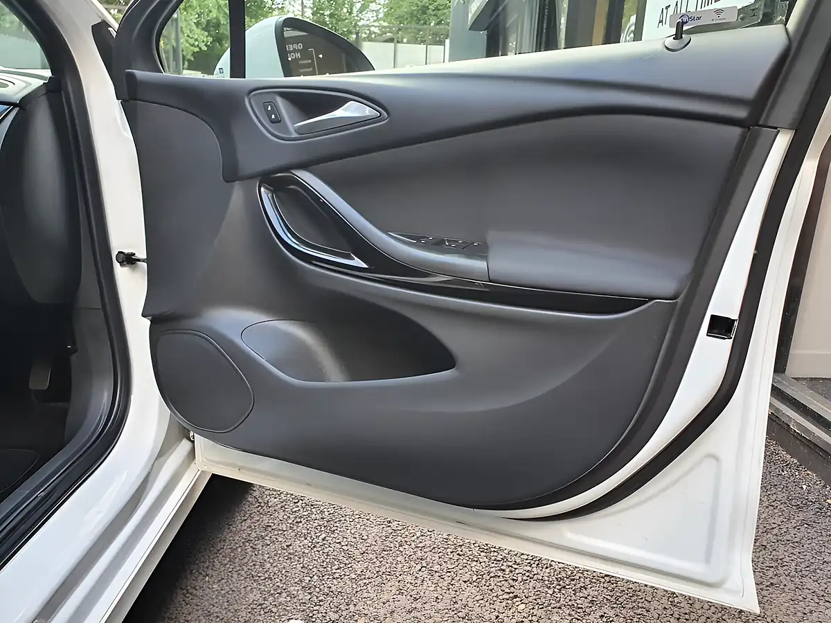 Used 2017 Vauxhall Astra Sri Vx Line White - Interior and Exterior details 10