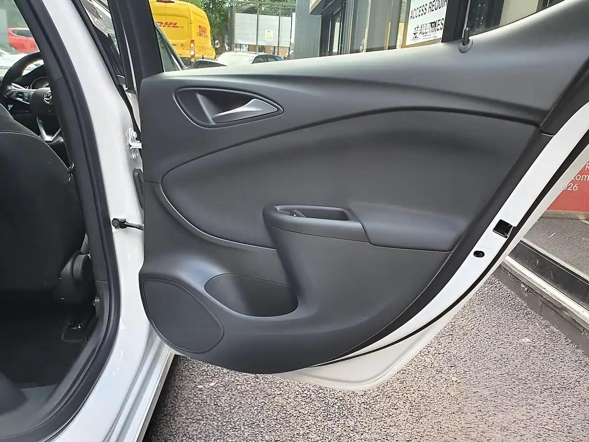 Used 2017 Vauxhall Astra Sri Vx Line White - Interior and Exterior details 12