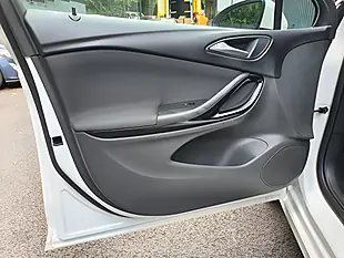 Used 2017 Vauxhall Astra Sri Vx Line White - Interior and Exterior details 15
