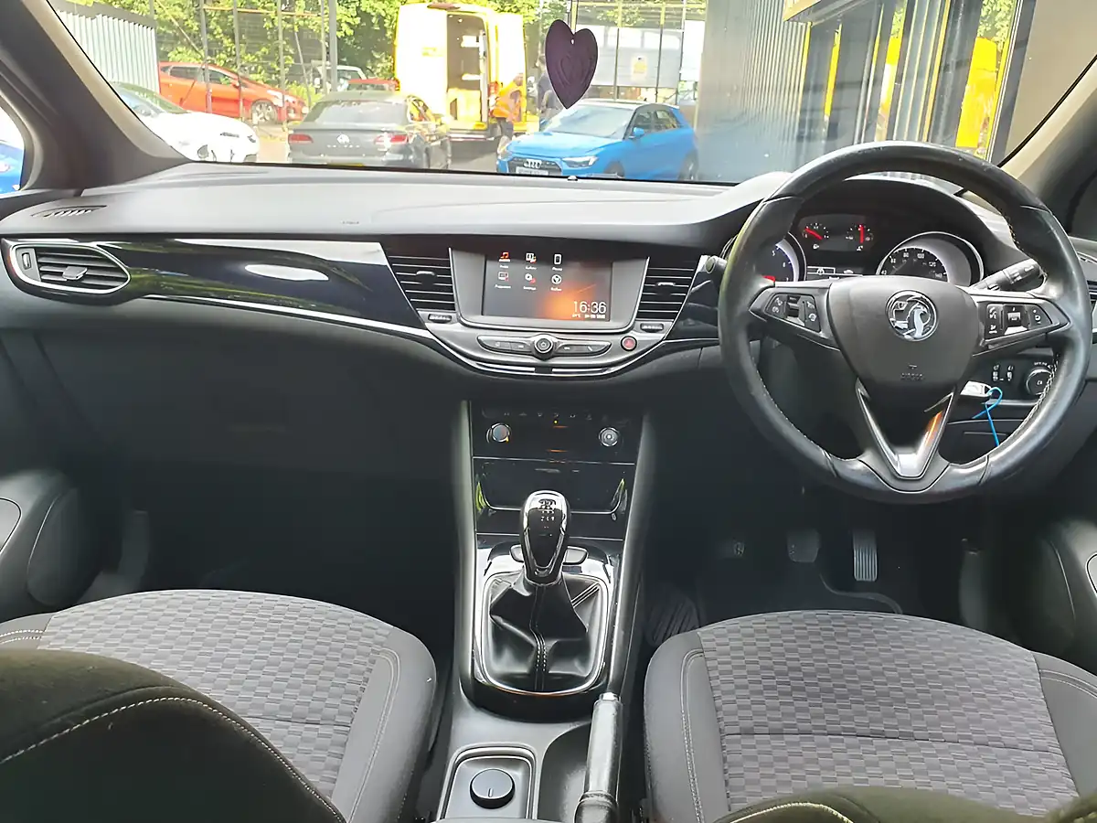 Used 2017 Vauxhall Astra Sri Vx Line White - Interior and Exterior details 2