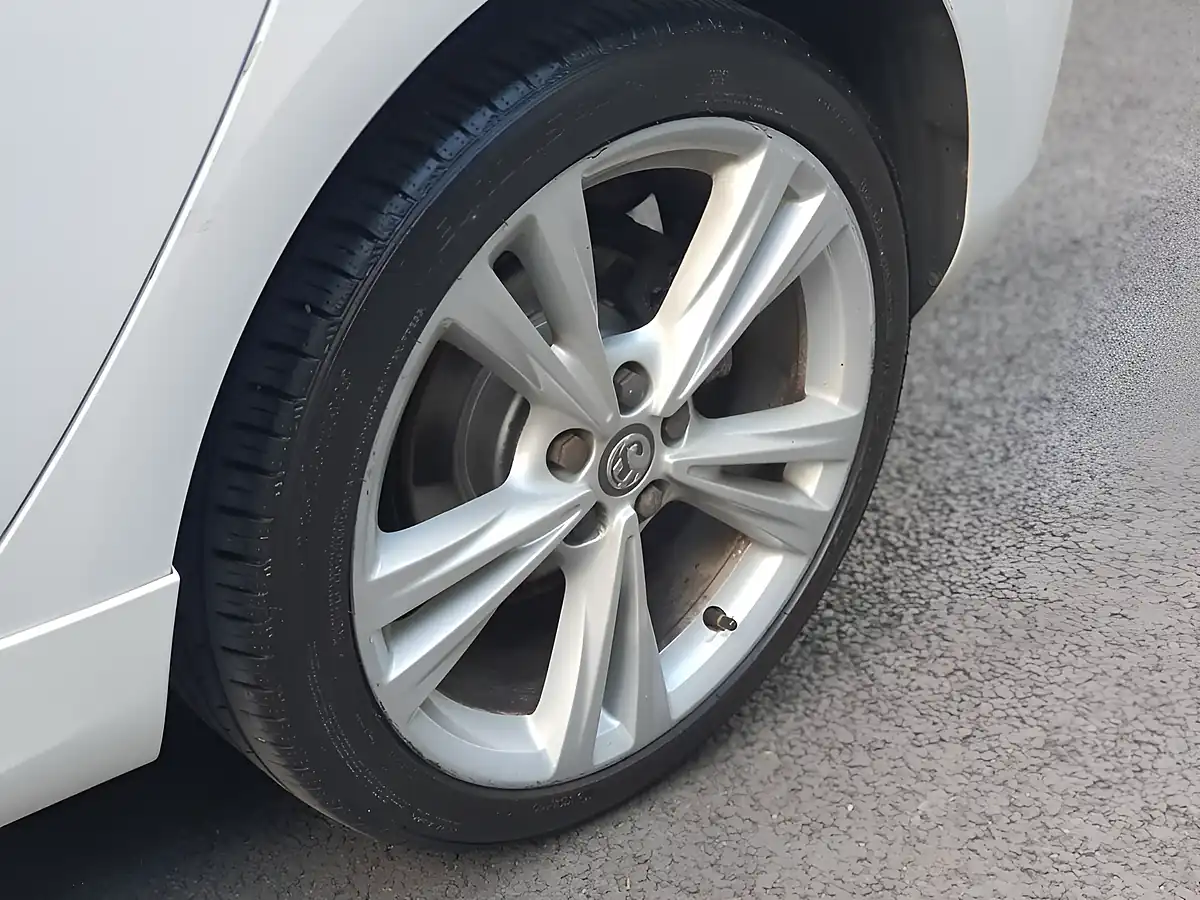 Used 2017 Vauxhall Astra Sri Vx Line White - Interior and Exterior details 9