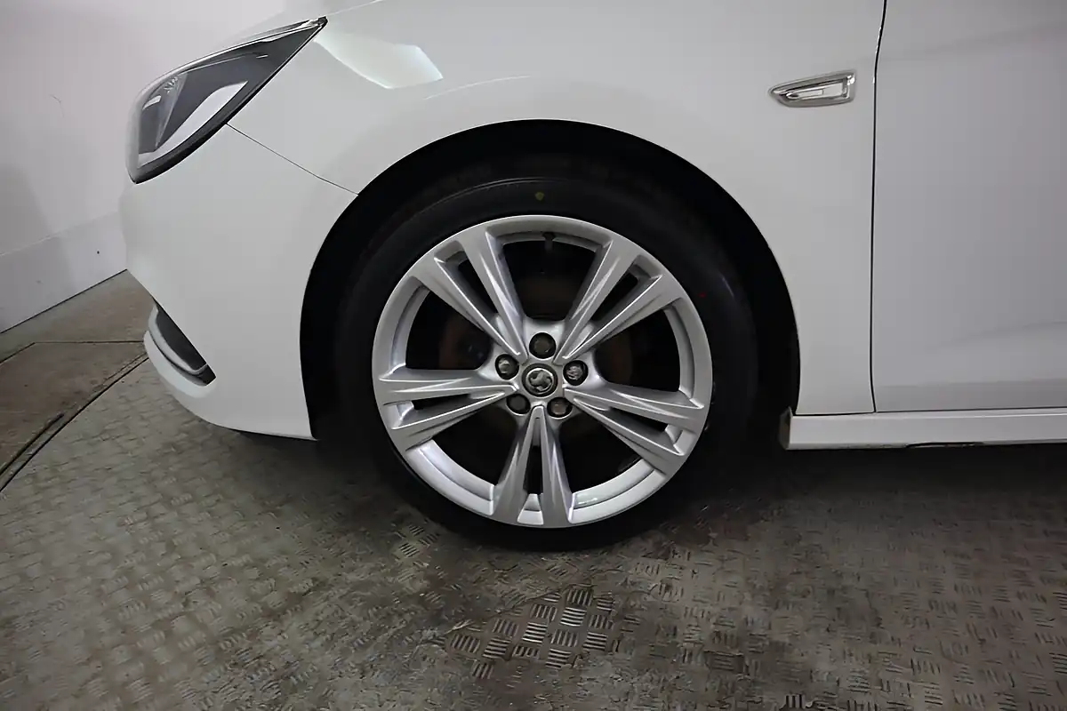 Used 2017 Vauxhall Astra Sri Vx Line White - Interior and Exterior details 10