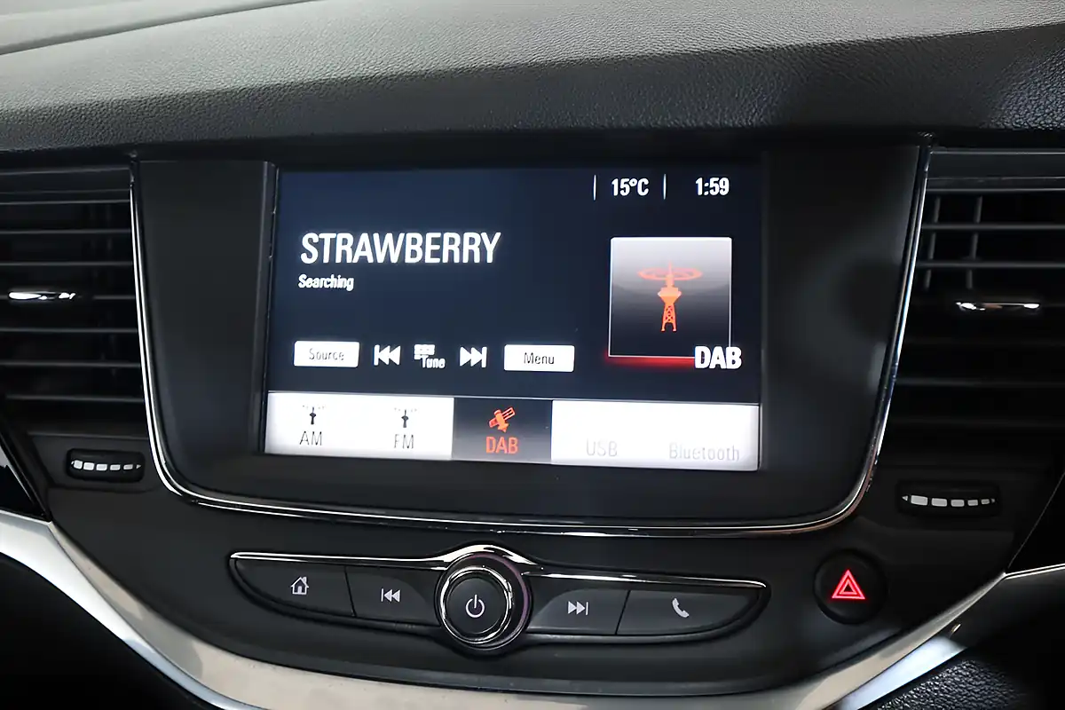 Used 2017 Vauxhall Astra Sri Vx Line White - Interior and Exterior details 15