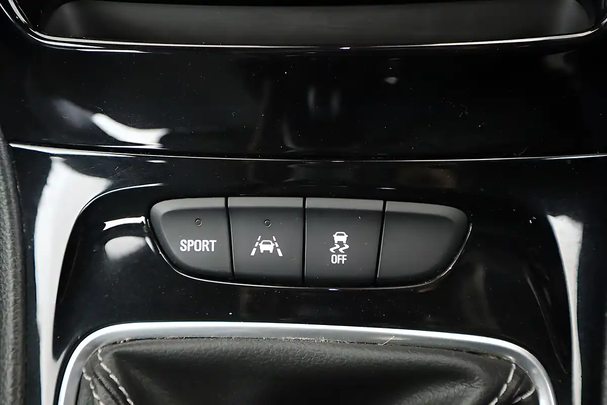 Used 2017 Vauxhall Astra Sri Vx Line White - Interior and Exterior details 17