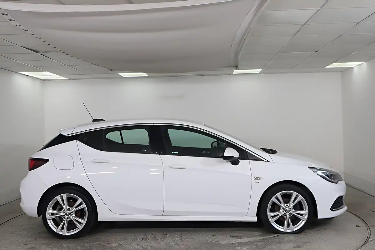 Used 2017 Vauxhall Astra Sri Vx Line White - Interior and Exterior details 7