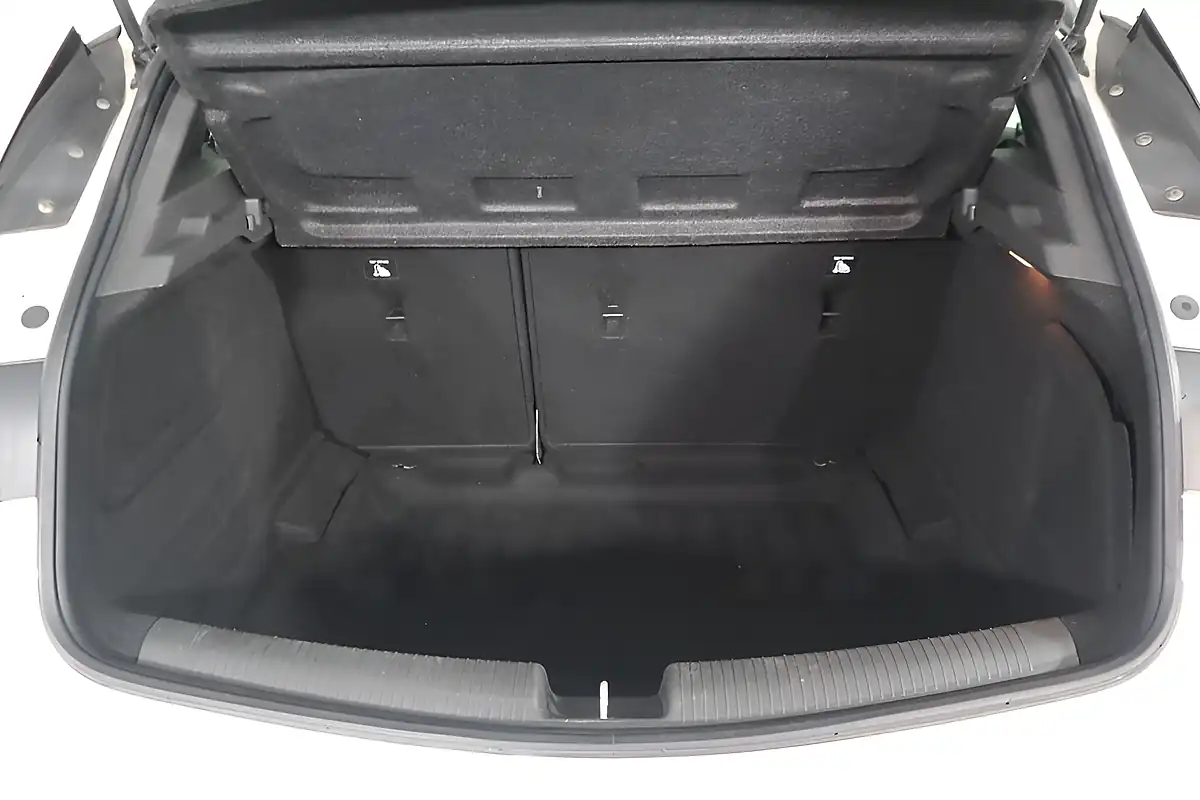 Used 2017 Vauxhall Astra Sri Vx Line White - Interior and Exterior details 9