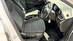 Used 2017 Vauxhall Astra Sri White - Interior and Exterior details 13