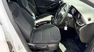 Used 2017 Vauxhall Astra Sri White - Interior and Exterior details 14