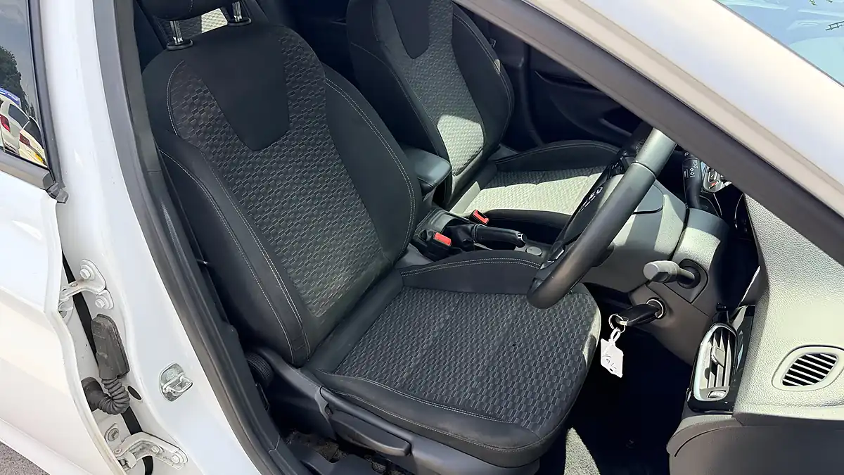 Used 2017 Vauxhall Astra Sri White - Interior and Exterior details 15