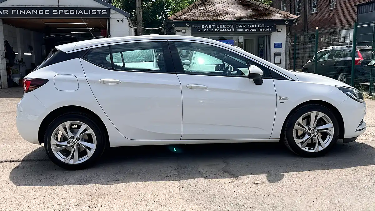 Used 2017 Vauxhall Astra Sri White - Interior and Exterior details 2