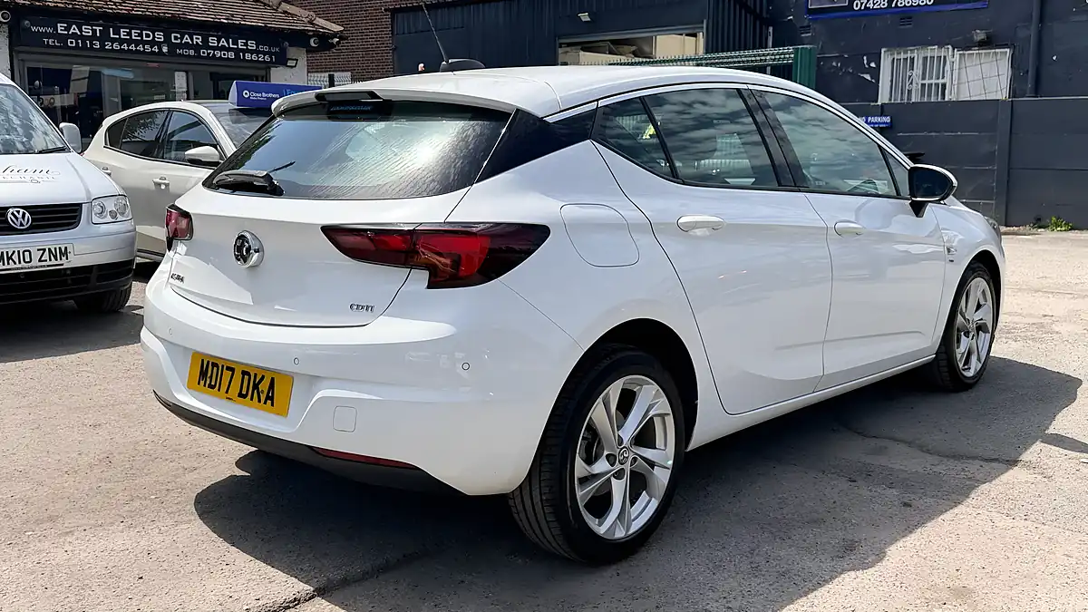 Used 2017 Vauxhall Astra Sri White - Interior and Exterior details 3