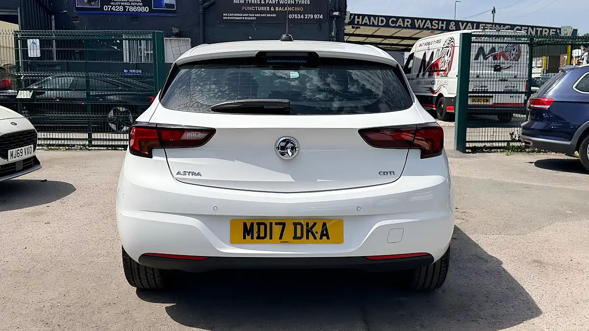 Used 2017 Vauxhall Astra Sri White - Interior and Exterior details 4