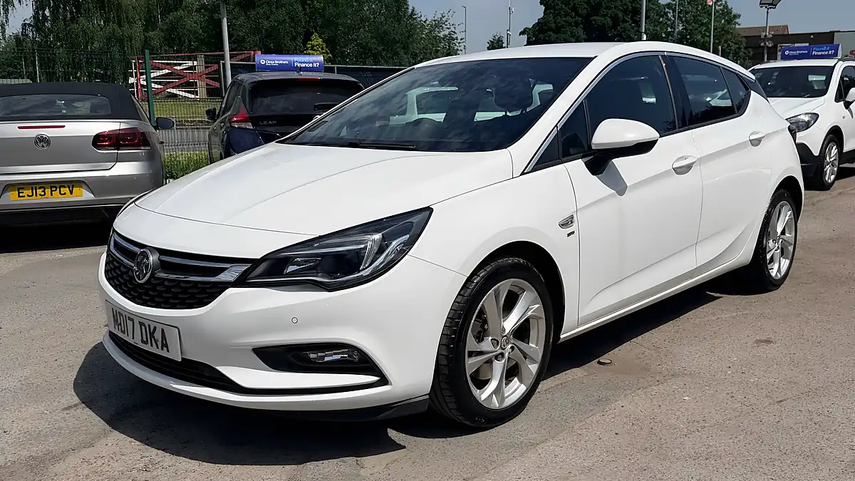 Used 2017 Vauxhall Astra Sri White - Interior and Exterior details 7