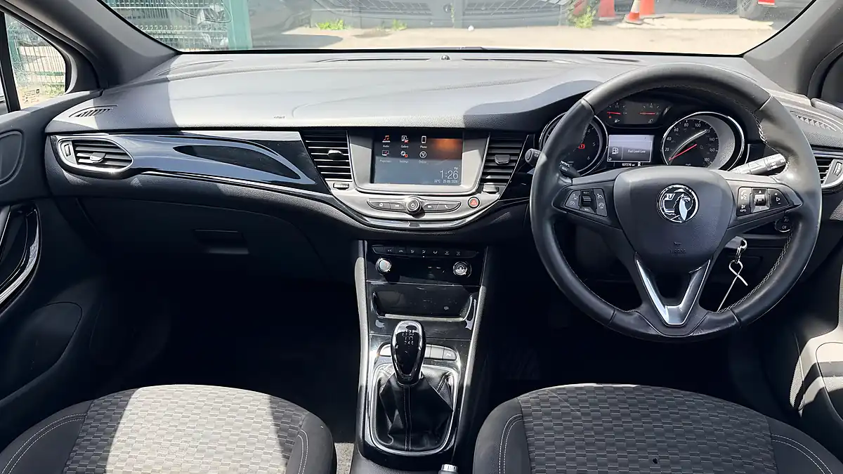 Used 2017 Vauxhall Astra Sri White - Interior and Exterior details 9