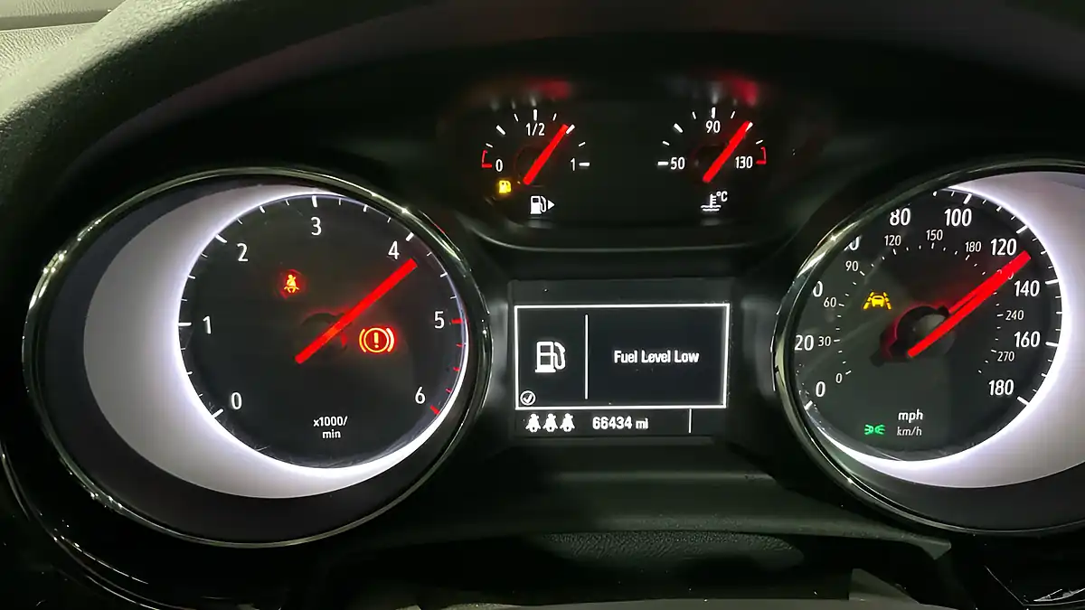 Used 2017 Vauxhall Astra Sri White - Interior and Exterior details 10