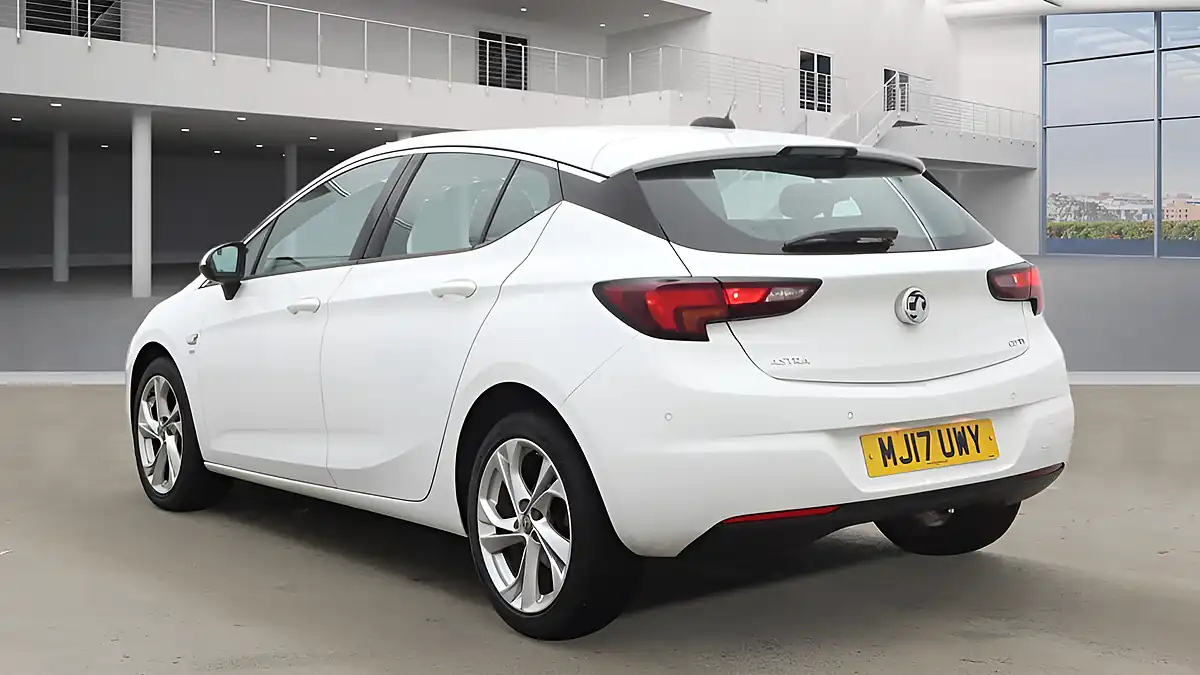 Used 2017 Vauxhall Astra Sri White - Interior and Exterior details 3
