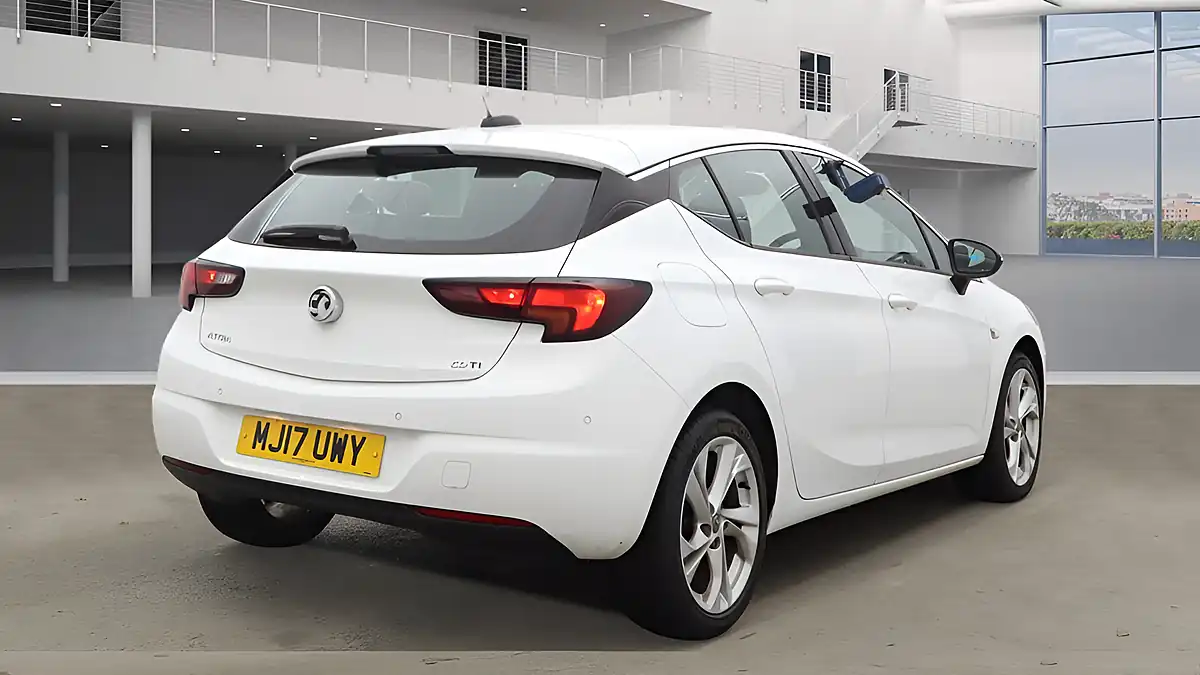 Used 2017 Vauxhall Astra Sri White - Interior and Exterior details 4