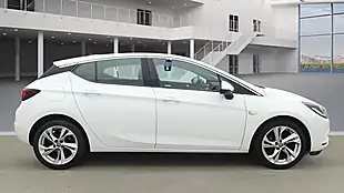 Used 2017 Vauxhall Astra Sri White - Interior and Exterior details 5