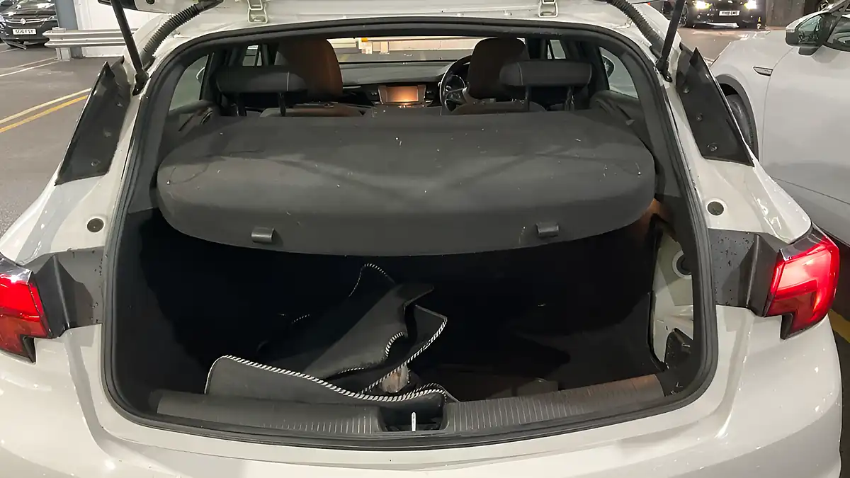 Used 2017 Vauxhall Astra Sri White - Interior and Exterior details 7