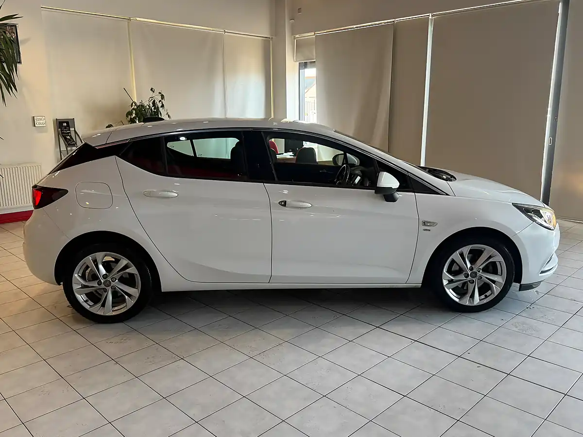 Used 2017 Vauxhall Astra Sri White - Interior and Exterior details 12