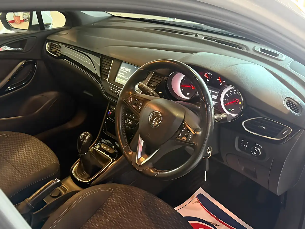 Used 2017 Vauxhall Astra Sri White - Interior and Exterior details 15