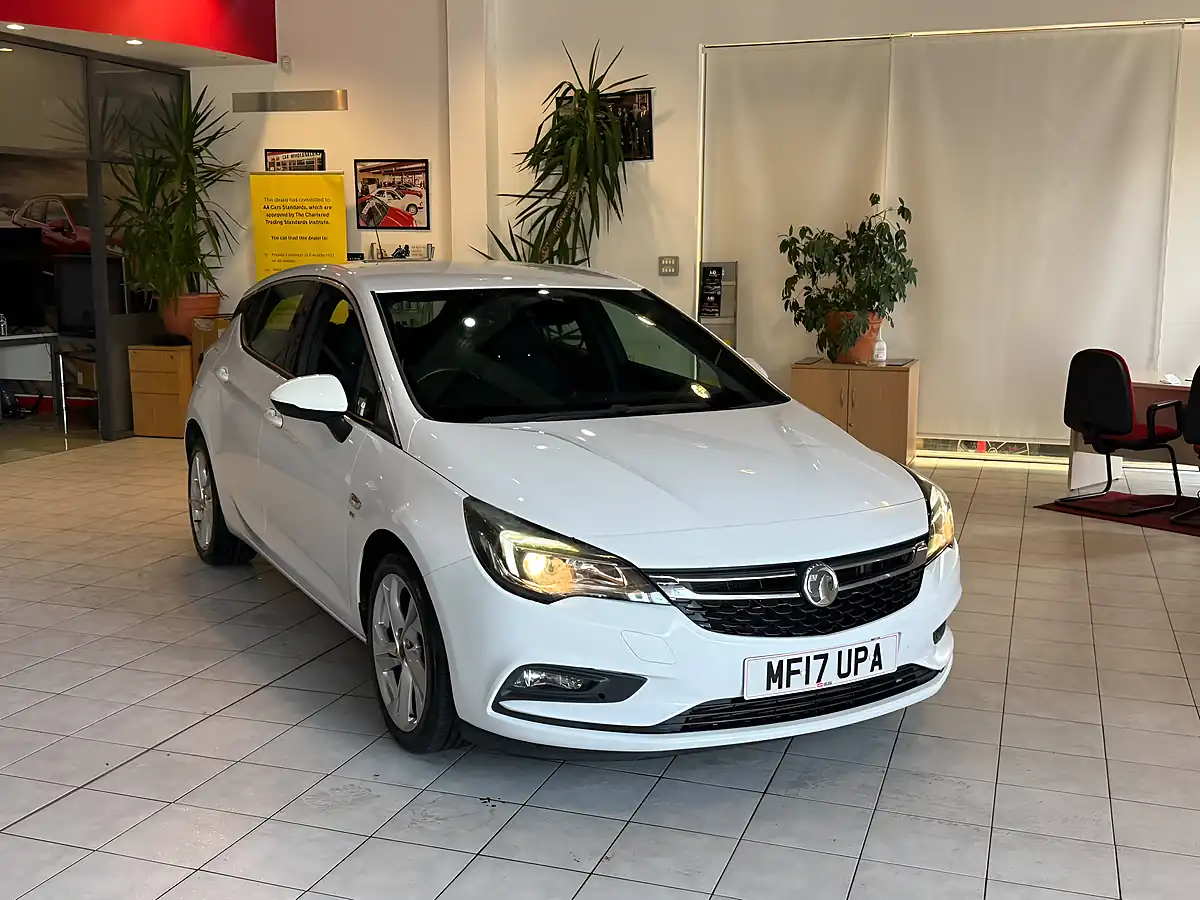 Used 2017 Vauxhall Astra Sri White - Interior and Exterior details 2